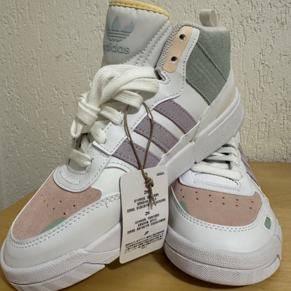 Adidas Women - Picture 3 of 4